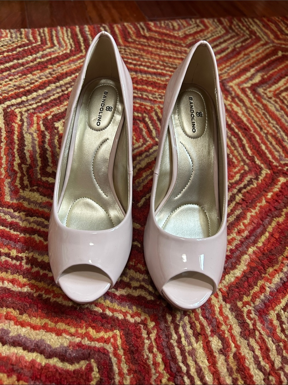 Bandalino peep toe heels size 6 NWT